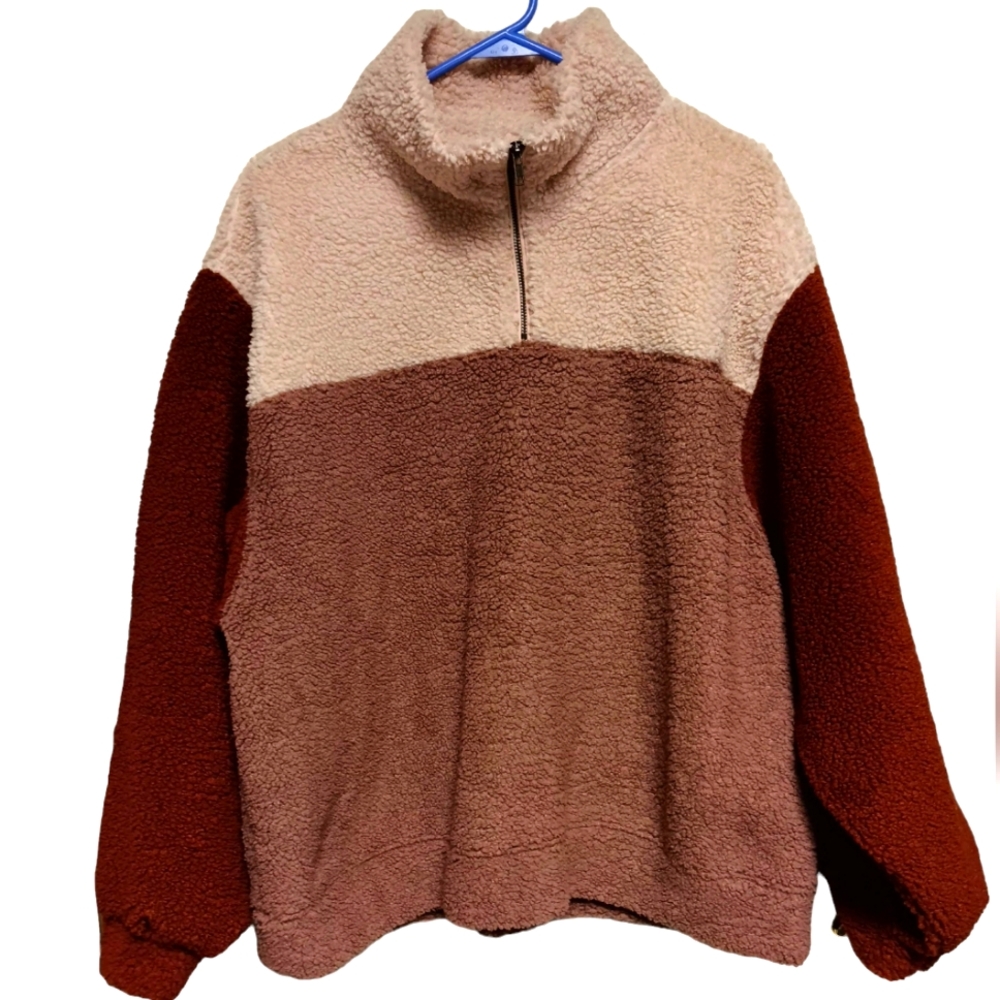 Universal Threads Fleece Pull over EUC